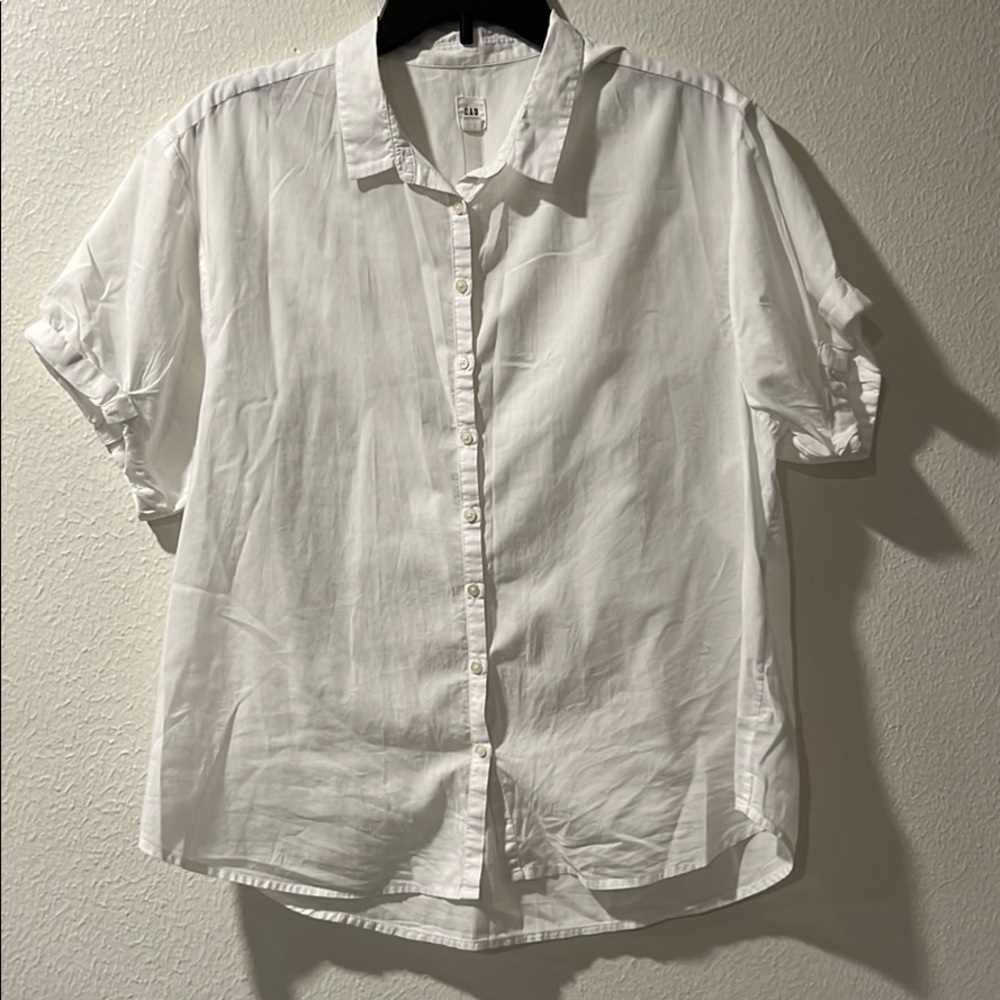 GAP short-sleeved button down shirt